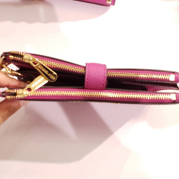 MK SELMA MD TZ SATCHEL & JST DOUBLE ZIP WRISTLET - Picture 6 of 8